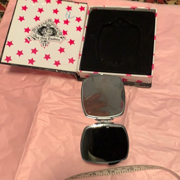 BAD GIRL COUTURE  MIRROR COMPACT IN BOX - Picture 6 of 13